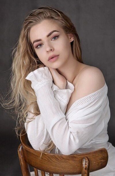girl-5368401_640