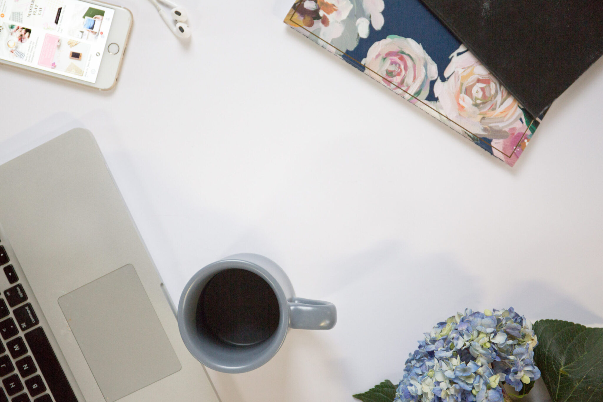picography(피코그래피-)-coffee-laptop-flowers-phone