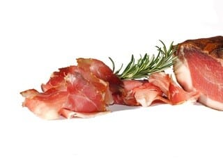 썰어놓은 프로슈토[prosciutto]