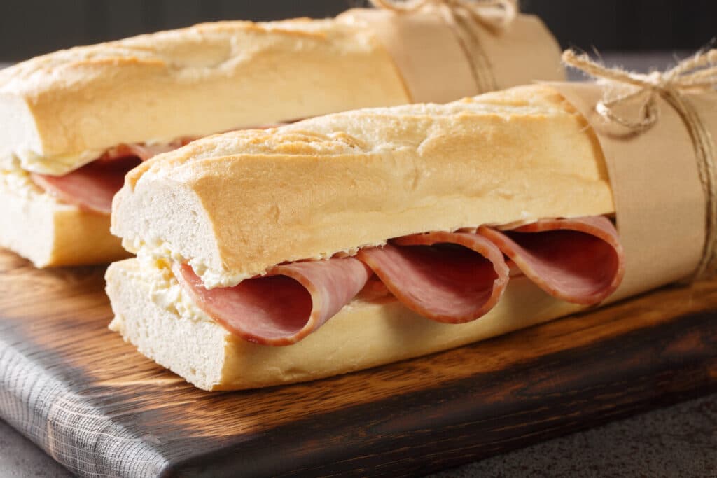 샤퀴테리>잠봉뵈르 샌드위치(Jambon-beurre, 햄-버터)